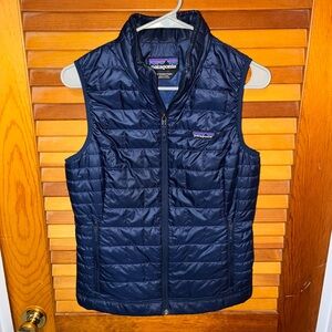 Patagonia Women’s Nano Quilted Zip Puffer Vest in navy blue- size XS